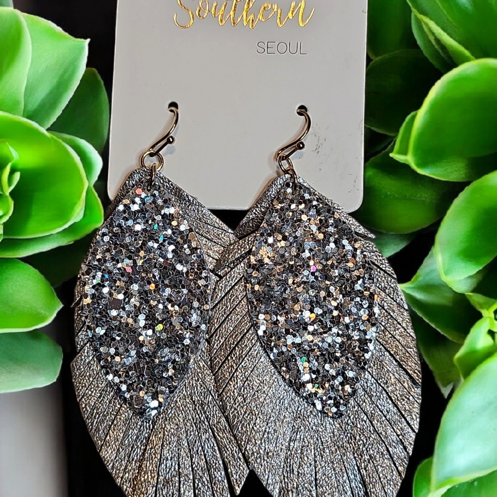 Southern Seoul Sparkling Silver Teardrop Earrings with Glittery Accents NWT
